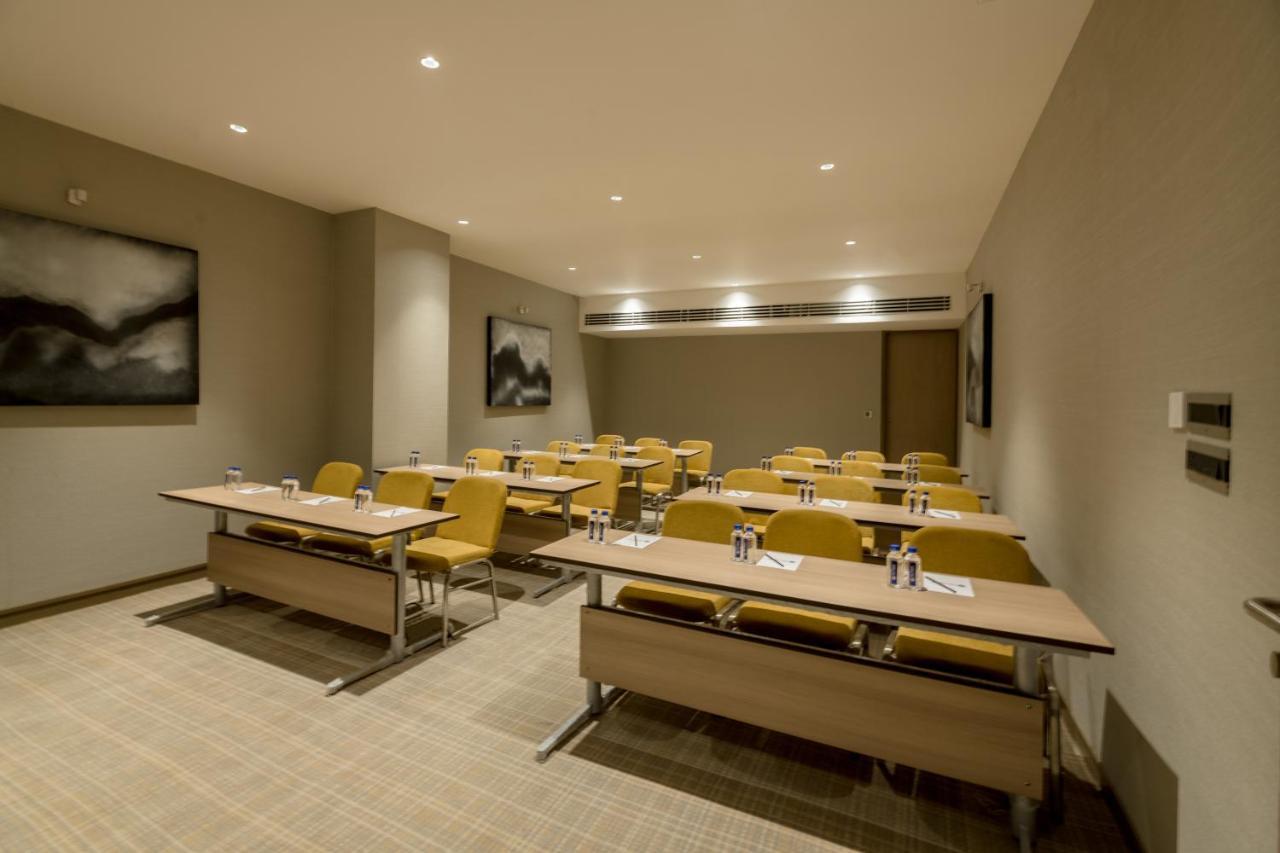 Wyndham Ahmedabad Shela Hotell Eksteriør bilde