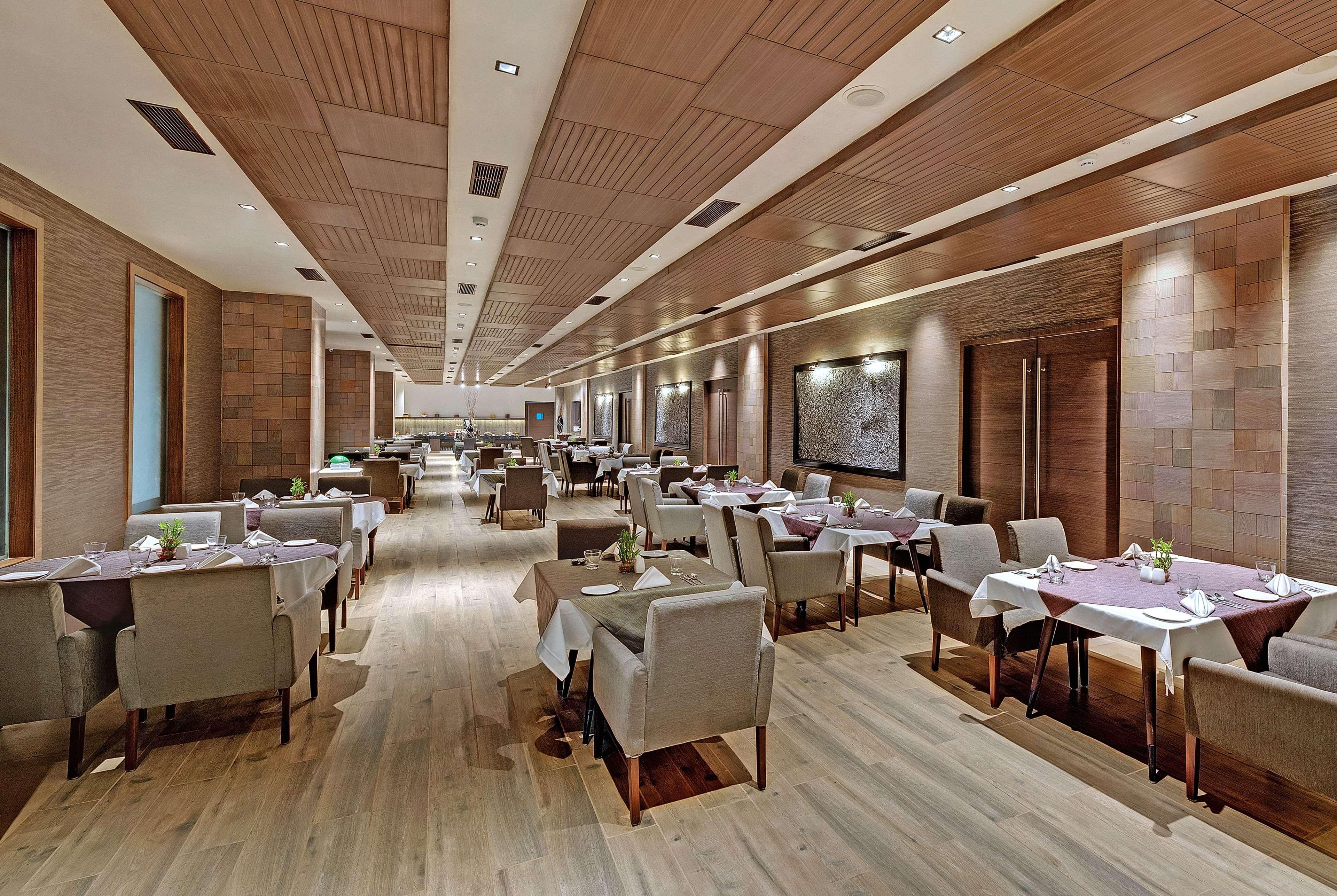 Wyndham Ahmedabad Shela Hotell Eksteriør bilde