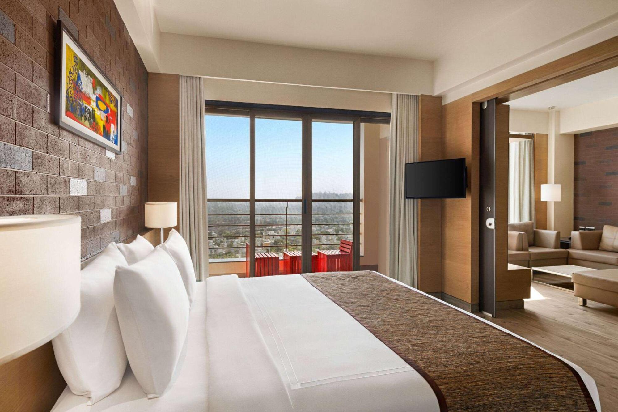 Wyndham Ahmedabad Shela Hotell Eksteriør bilde